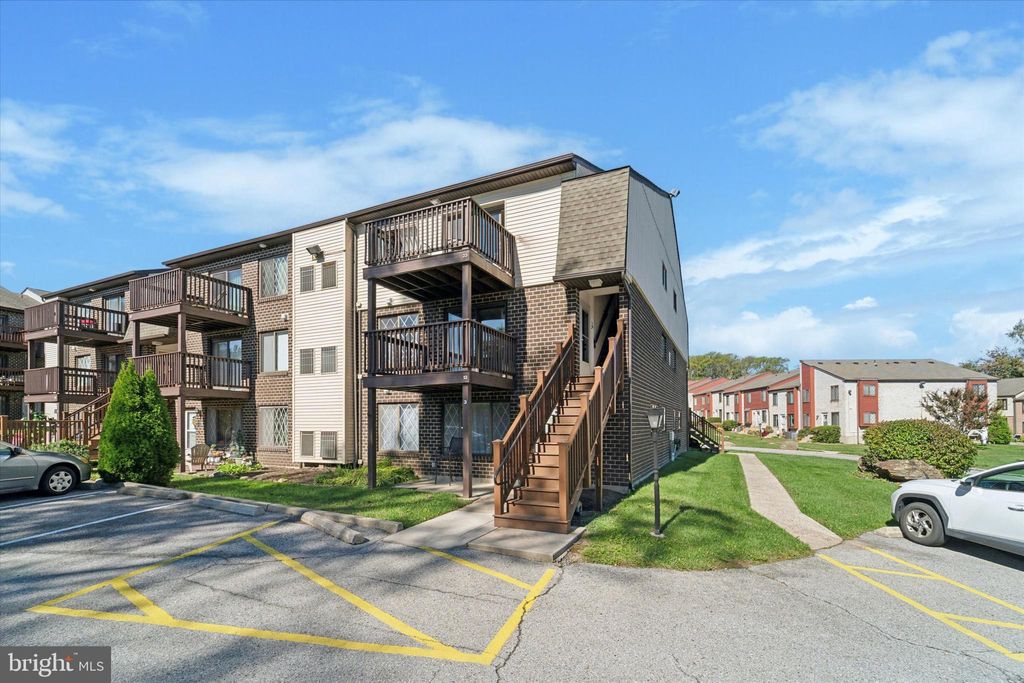 Photo of 5200 Hilltop Drive #V13, BROOKHAVEN, PA 19015 (MLS # PADE2101534)