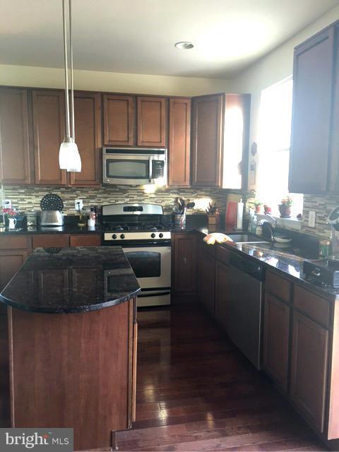 PEMBROOKE - Residential Lease