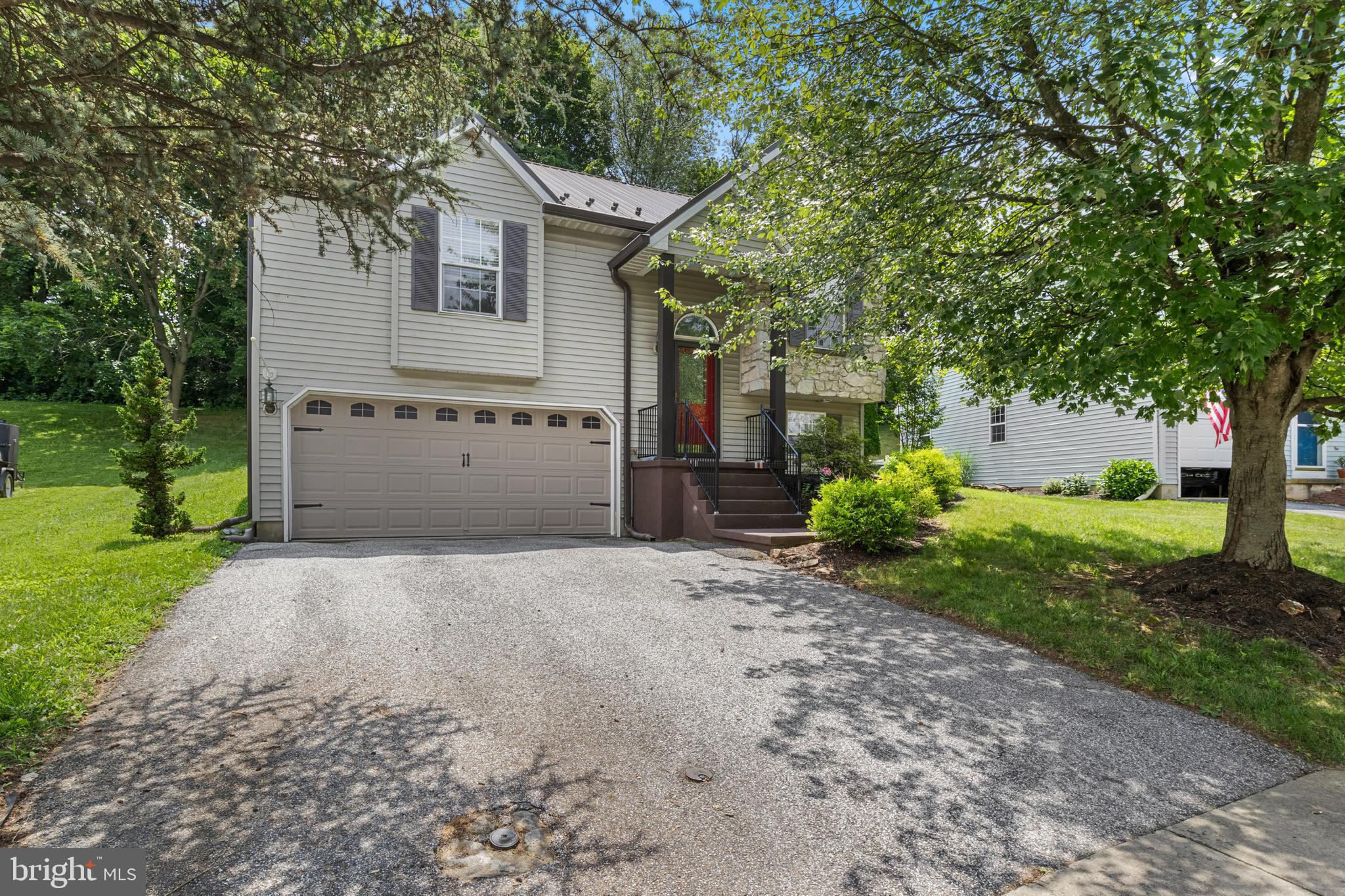 712 BLOSSOM HILL LANE