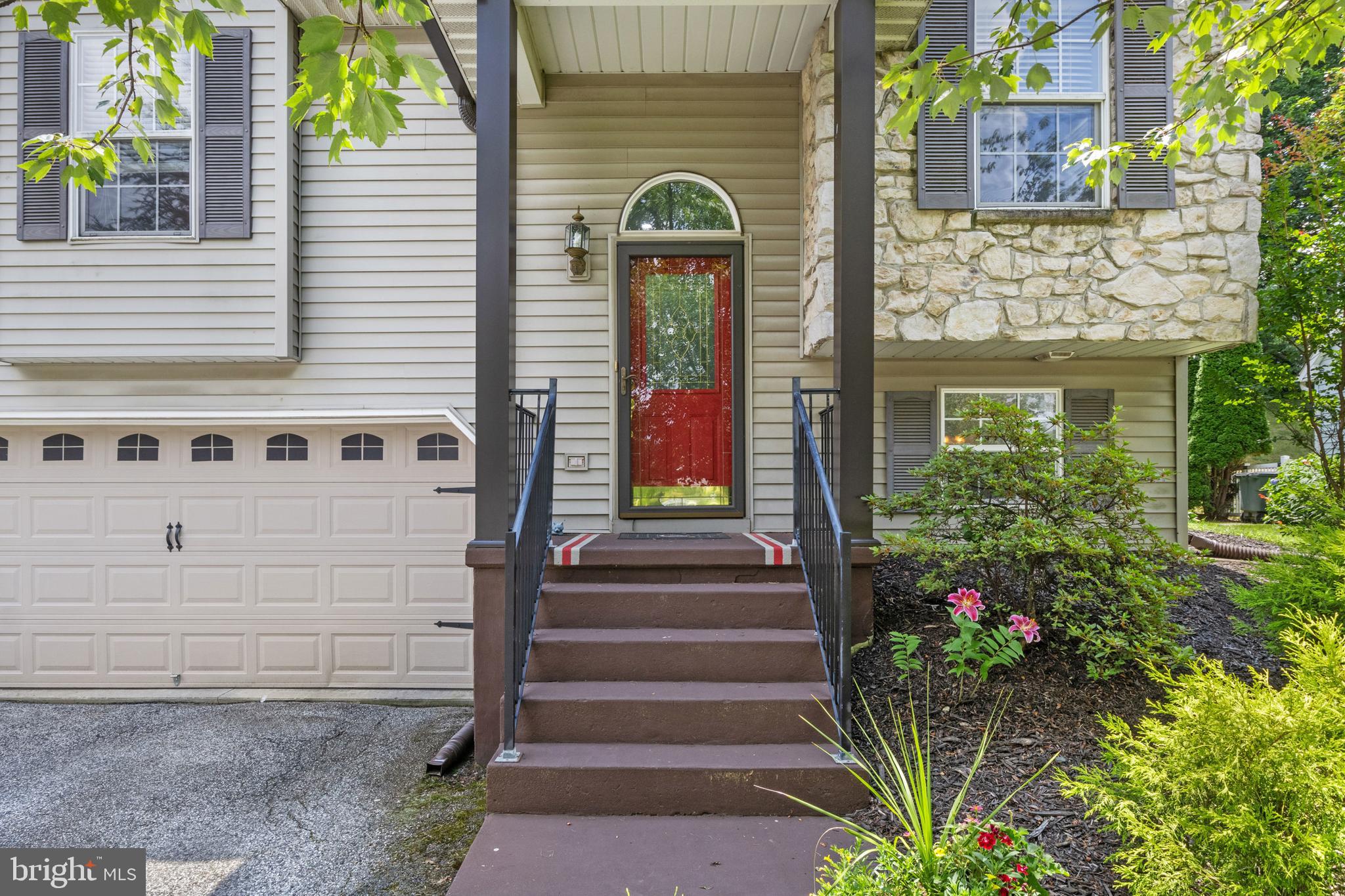 712 BLOSSOM HILL LANE