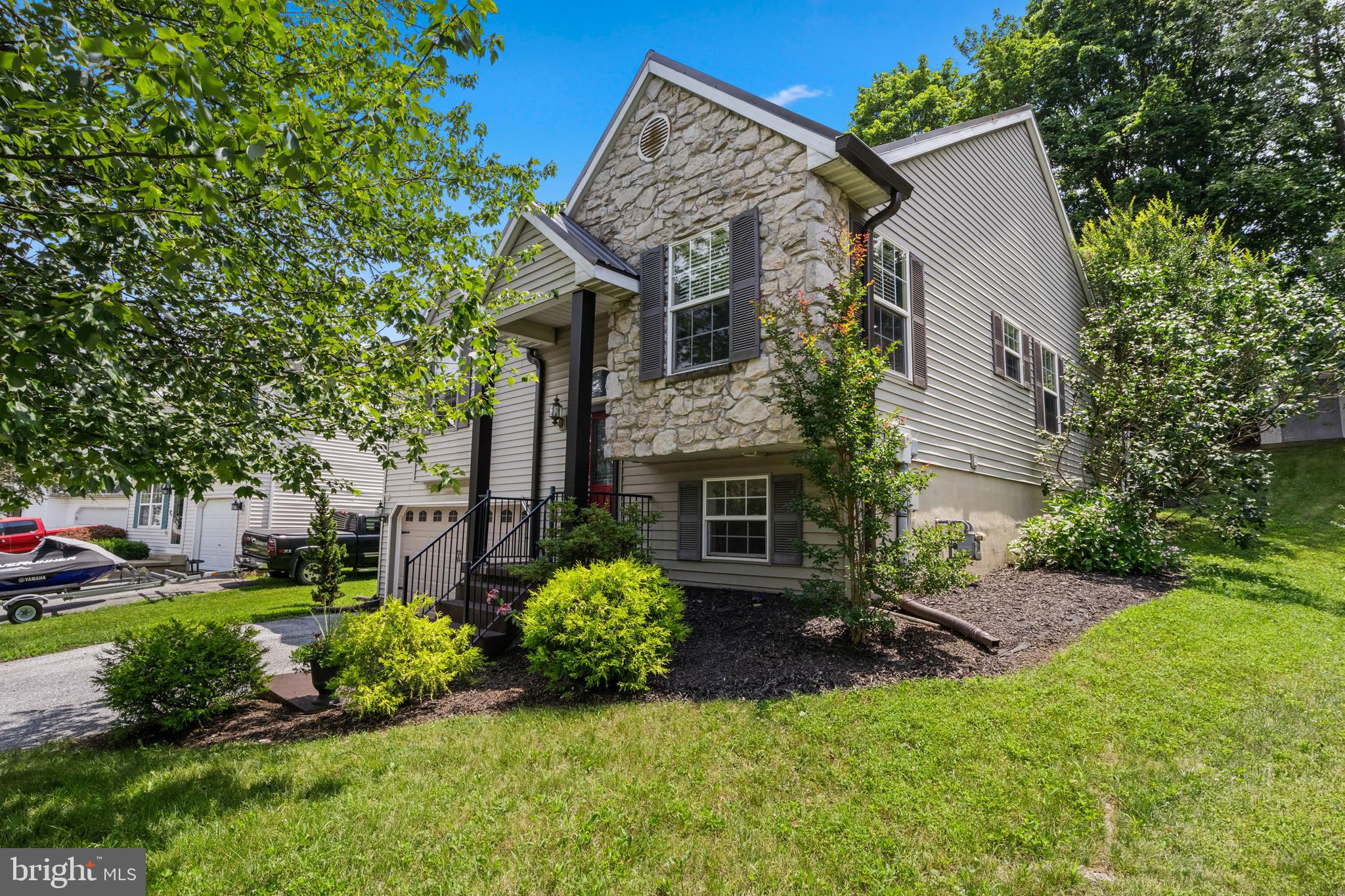 712 BLOSSOM HILL LANE