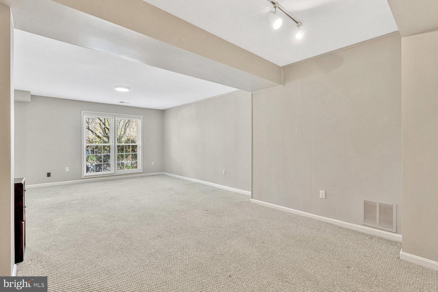 LONG BRANCH ESTATES - Residential Lease