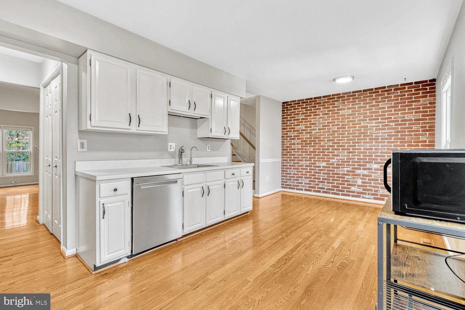 LONG BRANCH ESTATES - Residential Lease