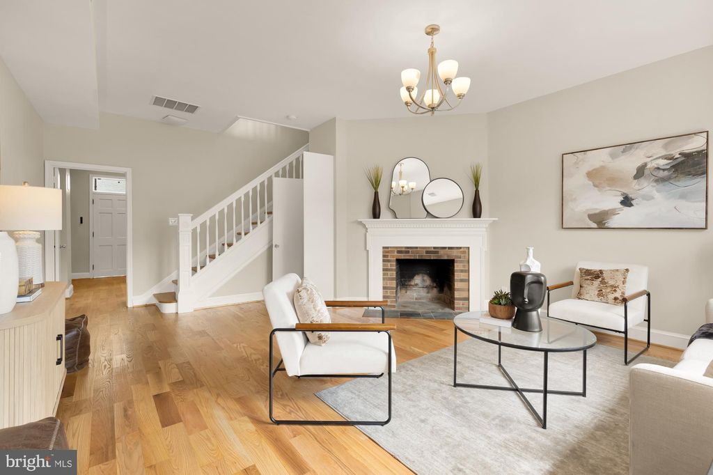 Photo of 118 E Street SE, WASHINGTON, DC 20003 (MLS # DCDC2223708)
