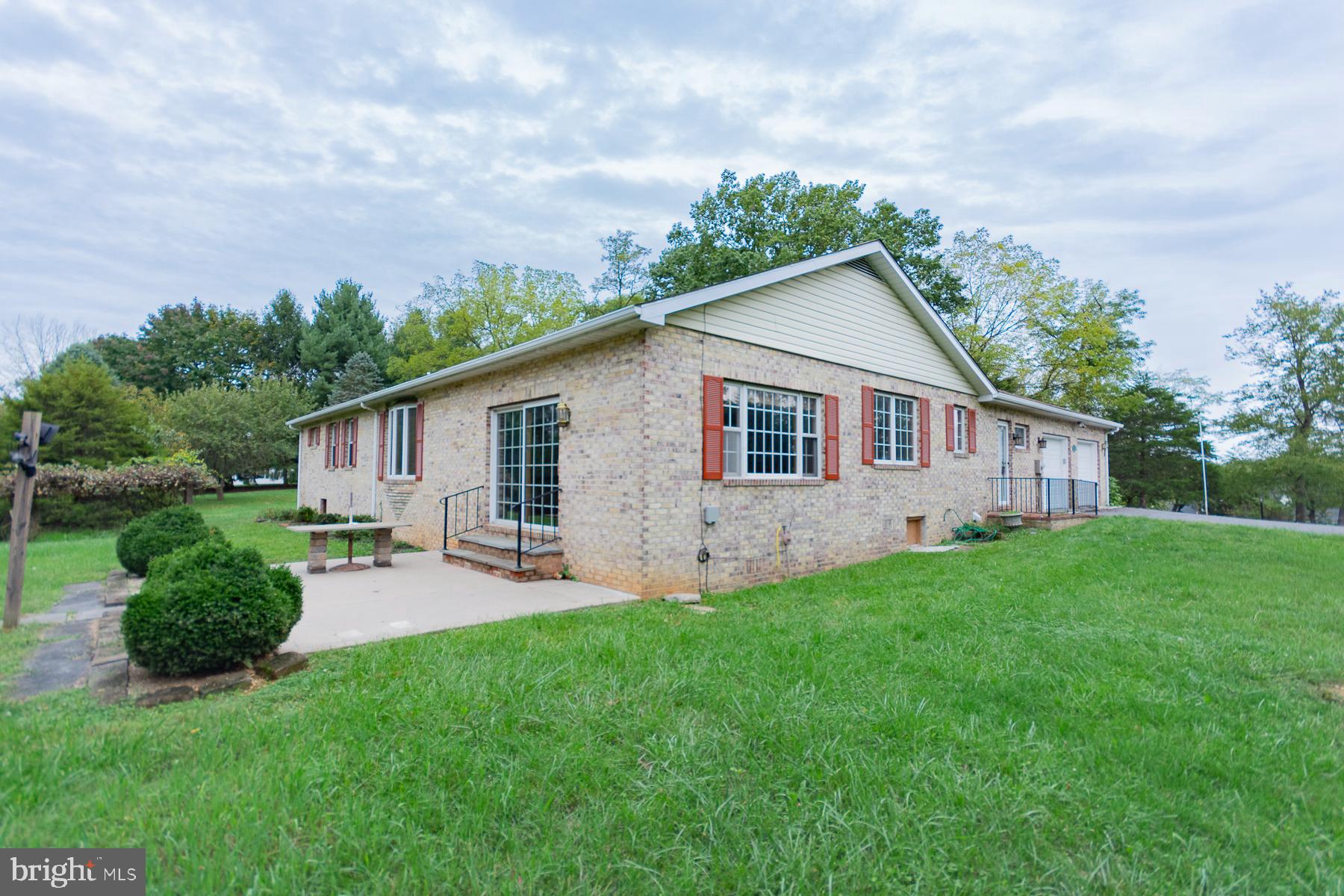 PEMBROKE GROVE - Residential