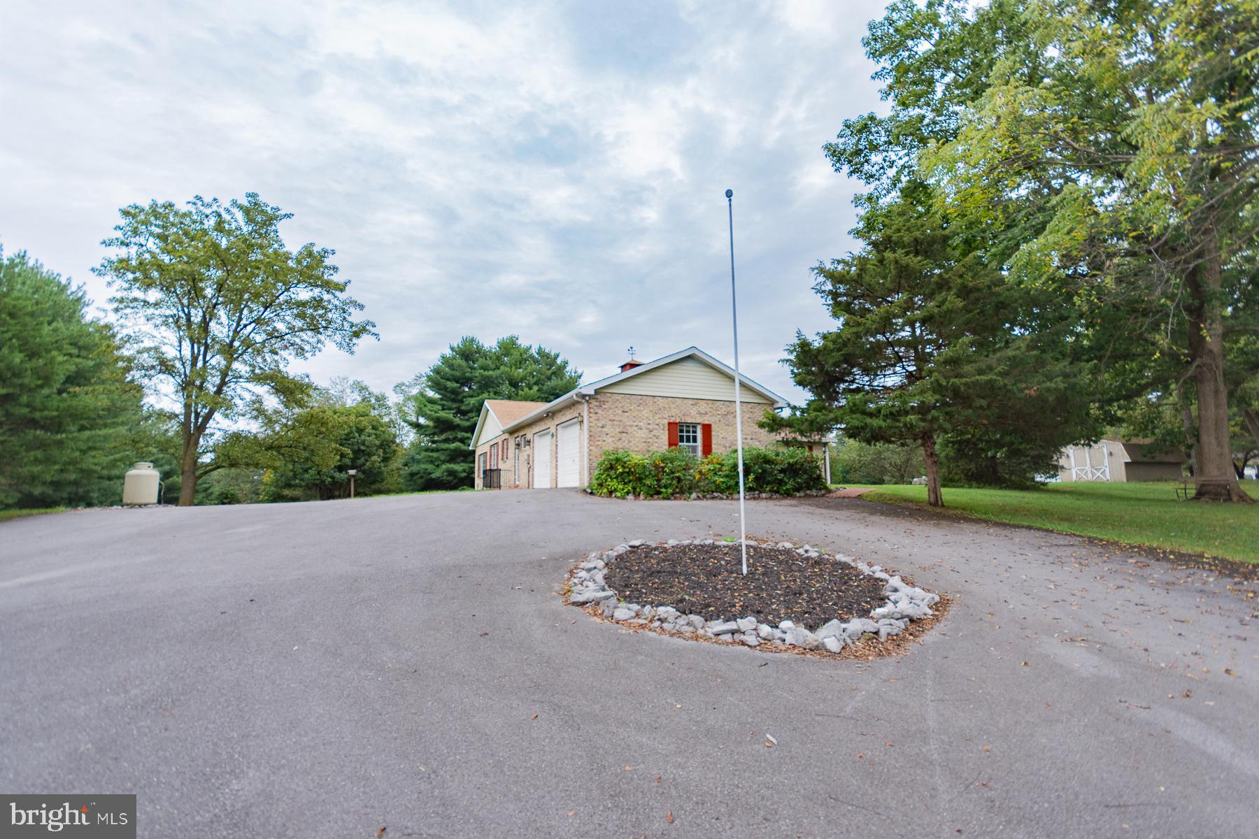 PEMBROKE GROVE - Residential