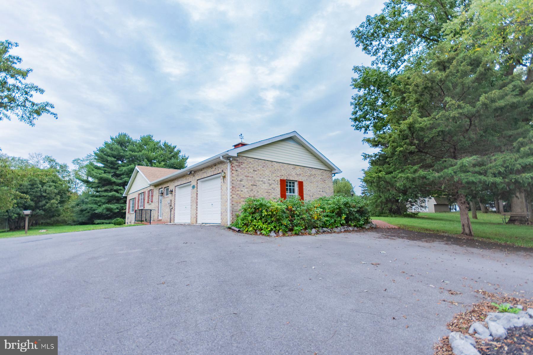 PEMBROKE GROVE - Residential