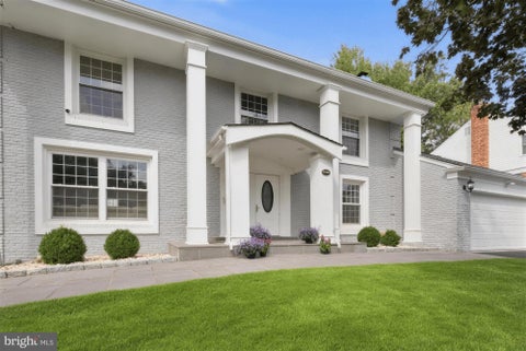 Photo of 10904 Gainsborough Road, POTOMAC, MD 20854 (MLS # MDMC2256808)
