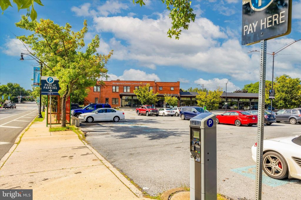 Photo of 204 E High Street #2ND FLOOR, POTTSTOWN, PA 19464 (MLS # PAMC2130560)