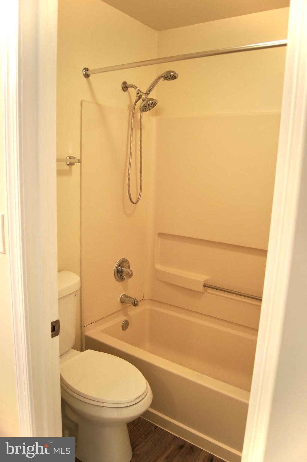 MONTGOMERY RUN - Residential Lease