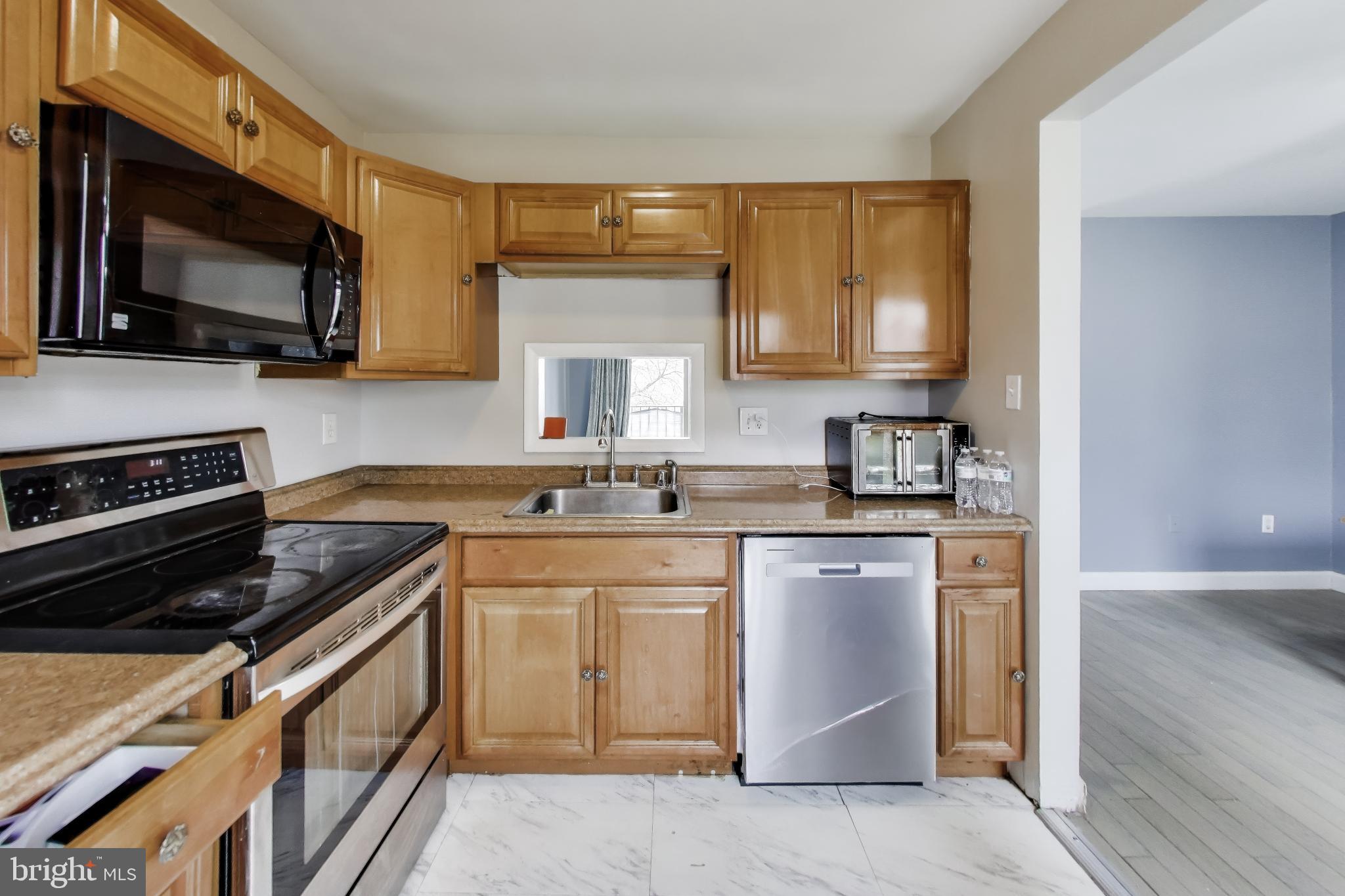 CAMELBACK VILLAGE - Residential