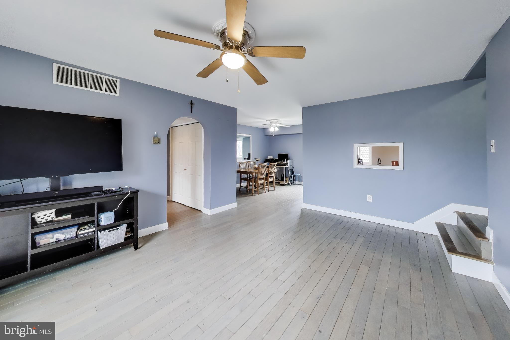 CAMELBACK VILLAGE - Residential