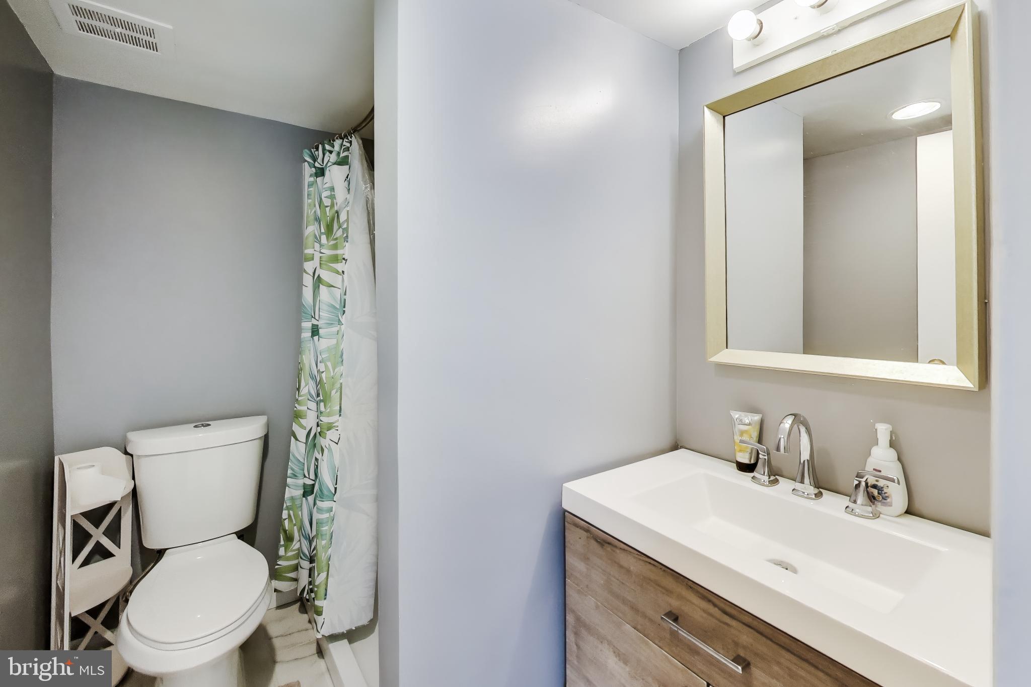 CAMELBACK VILLAGE - Residential