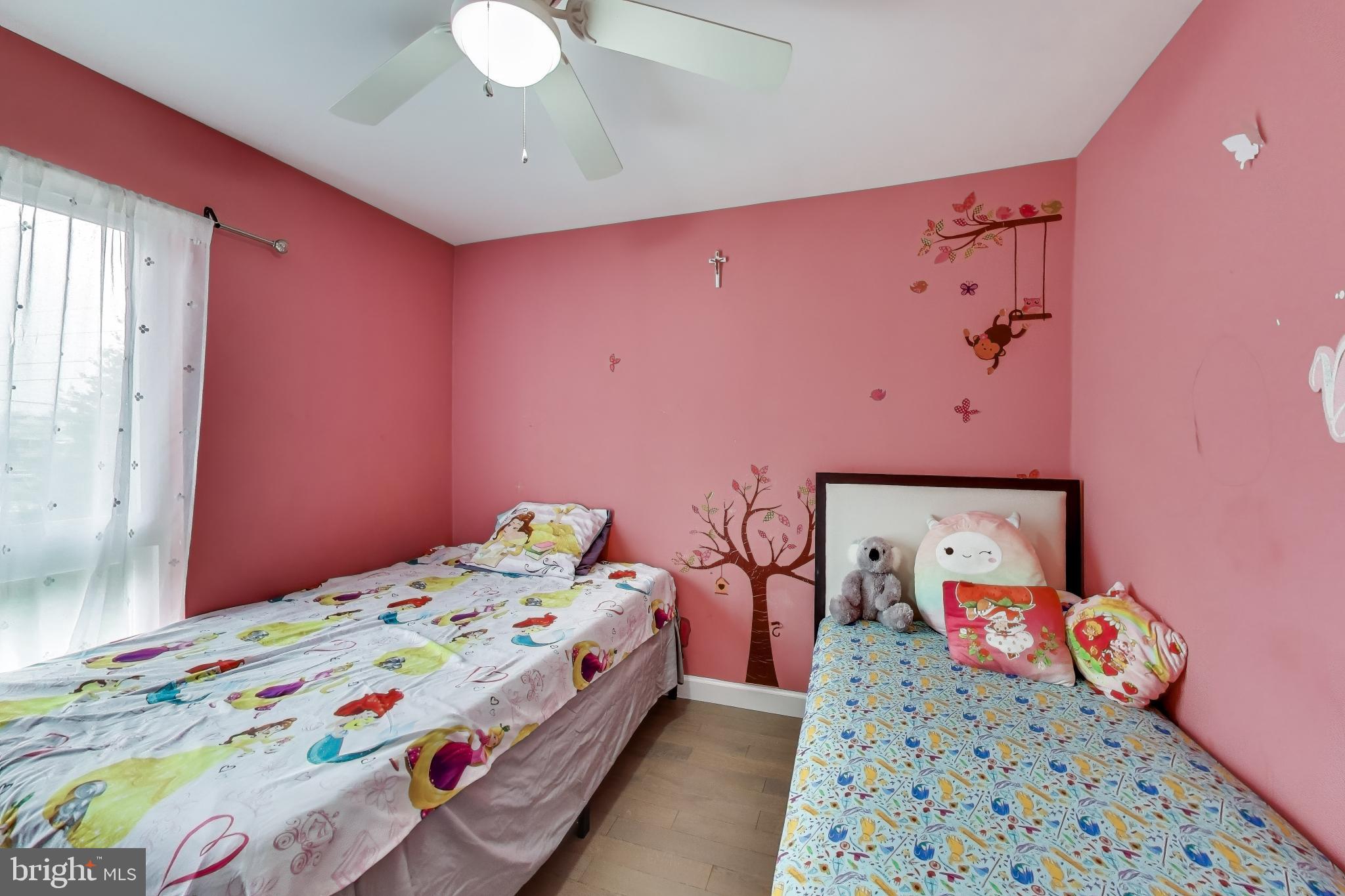 CAMELBACK VILLAGE - Residential