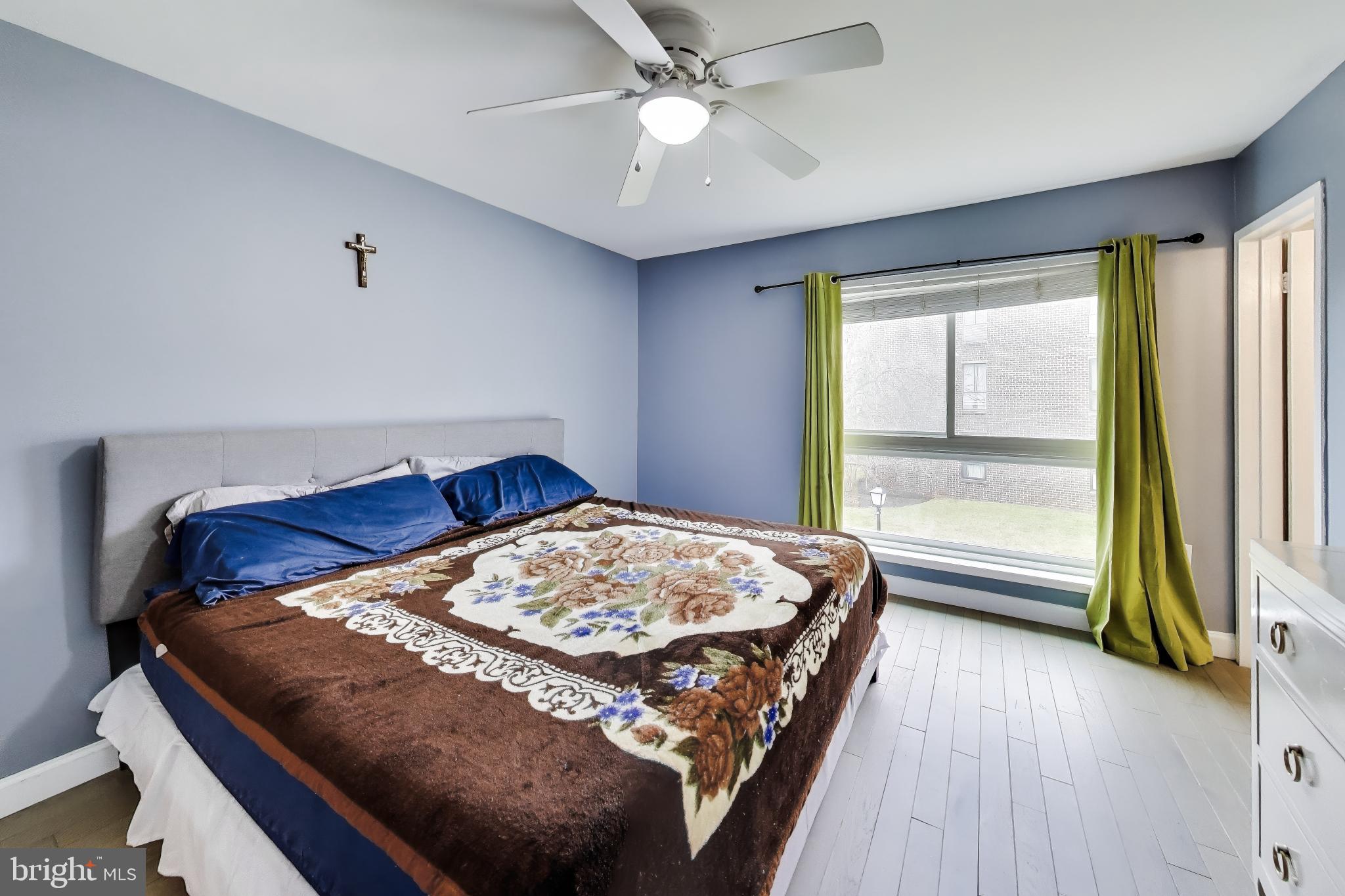 CAMELBACK VILLAGE - Residential