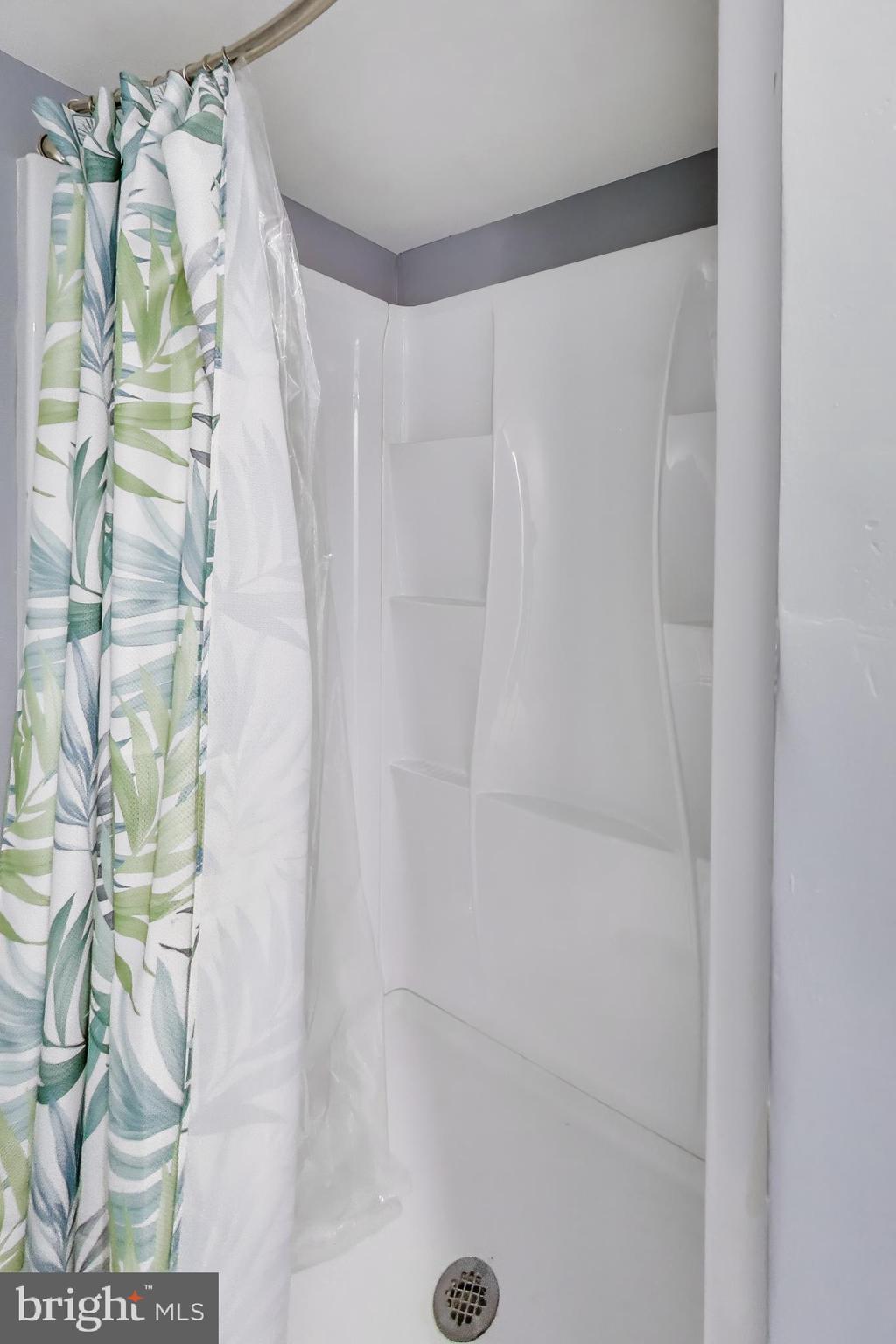 CAMELBACK VILLAGE - Residential