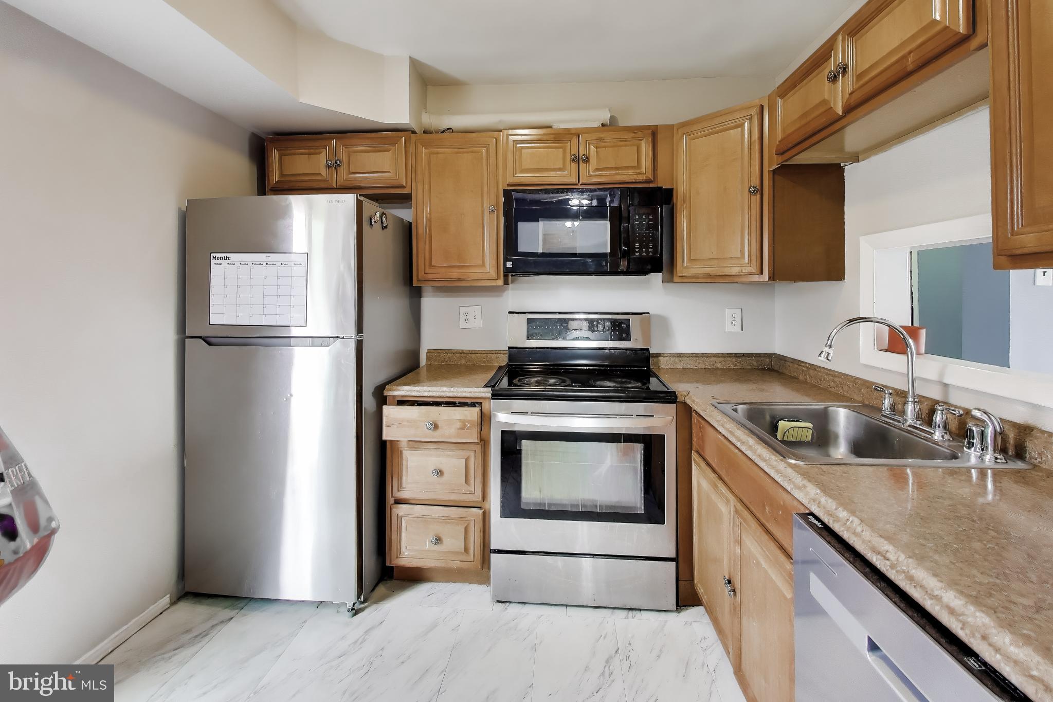 CAMELBACK VILLAGE - Residential