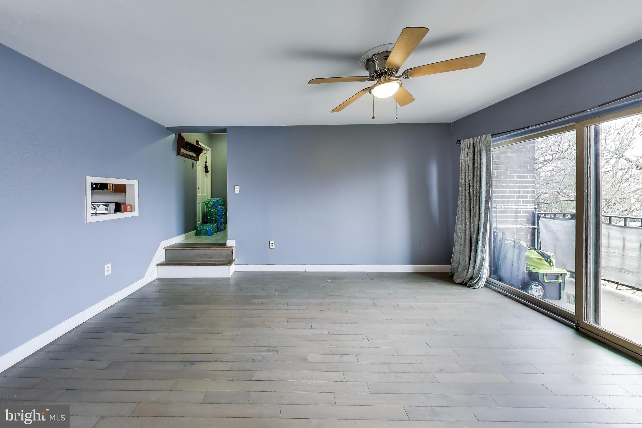 CAMELBACK VILLAGE - Residential