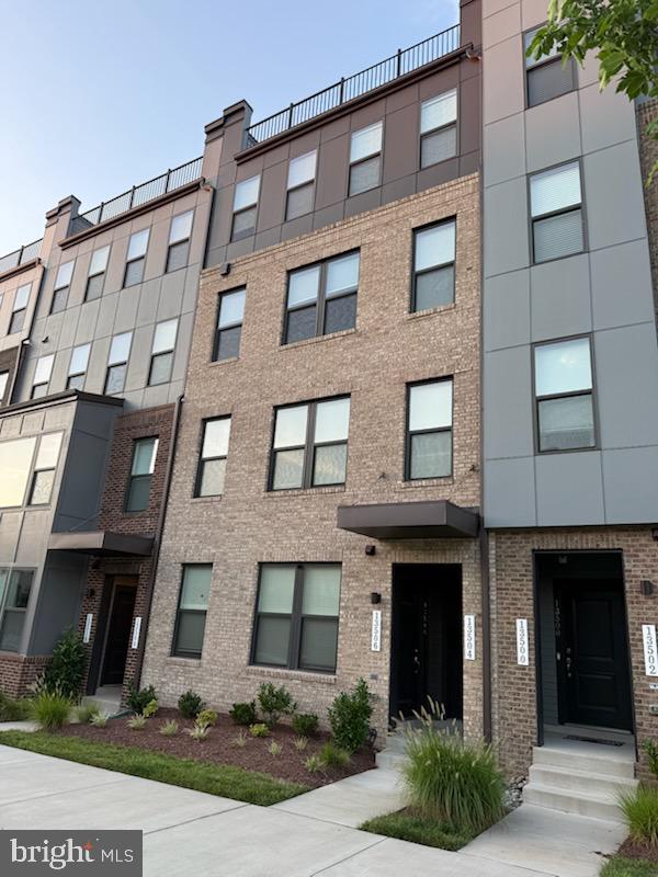 This 3-bedroom, 2-level condo in Liberty Park HOA offers an exceptional rental in the Dulles Corridor. The prime location provides easy access to shopping, dining, entertainment, top employers, and convenient transportation options, including the Dulles Access Road, Innovation Center South Metro Station, and Dulles International Airport. The main level features an inviting family room that flows into a breakfast area and a spacious, open-concept kitchen—ideal for socializing and entertaining. The upper level includes a guest bedroom, a large master suite with a private bath, and two walk-in closets, offering plenty of room for storage. Plus, there’s a convenient upper-level laundry area, and a 1-car, rear-load garage with ample storage space. With its fantastic location and functional layout, this condo offers the perfect balance of convenience and comfort. Schedule a tour today!