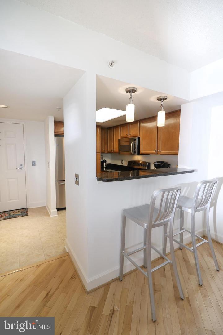 CARLTON HOUSE - Residential Lease