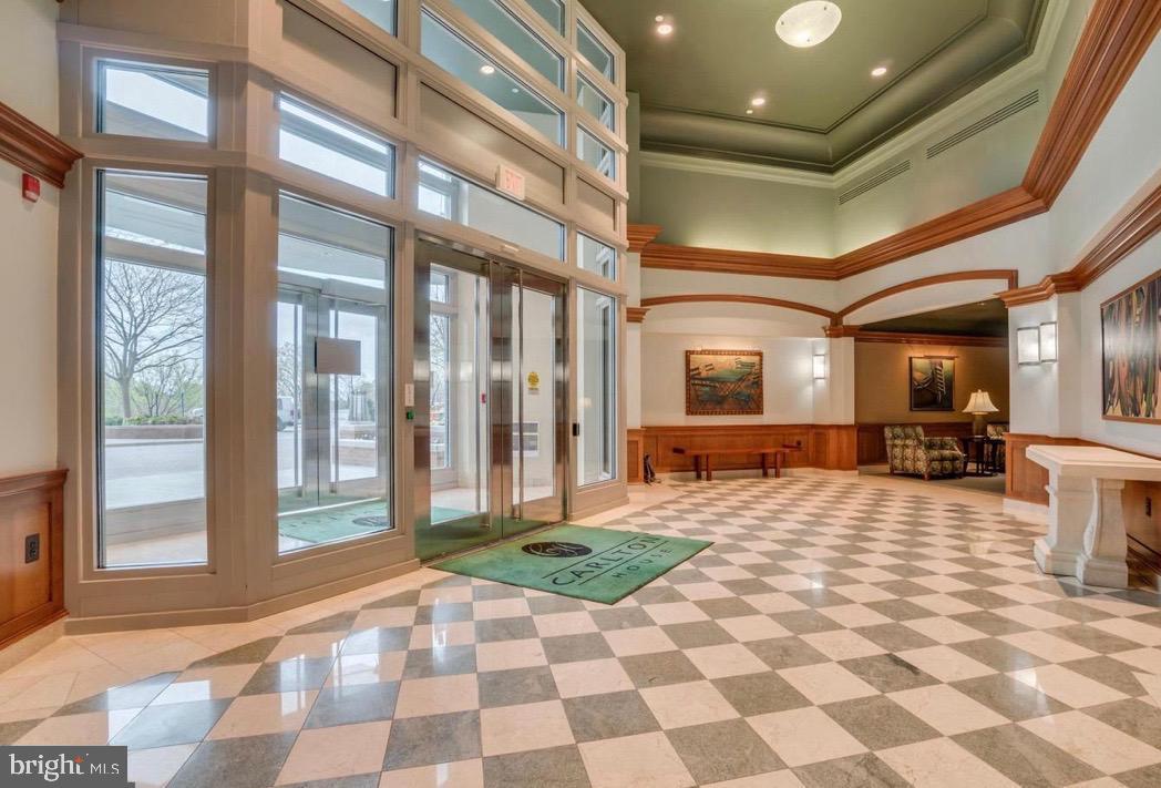 CARLTON HOUSE - Residential Lease