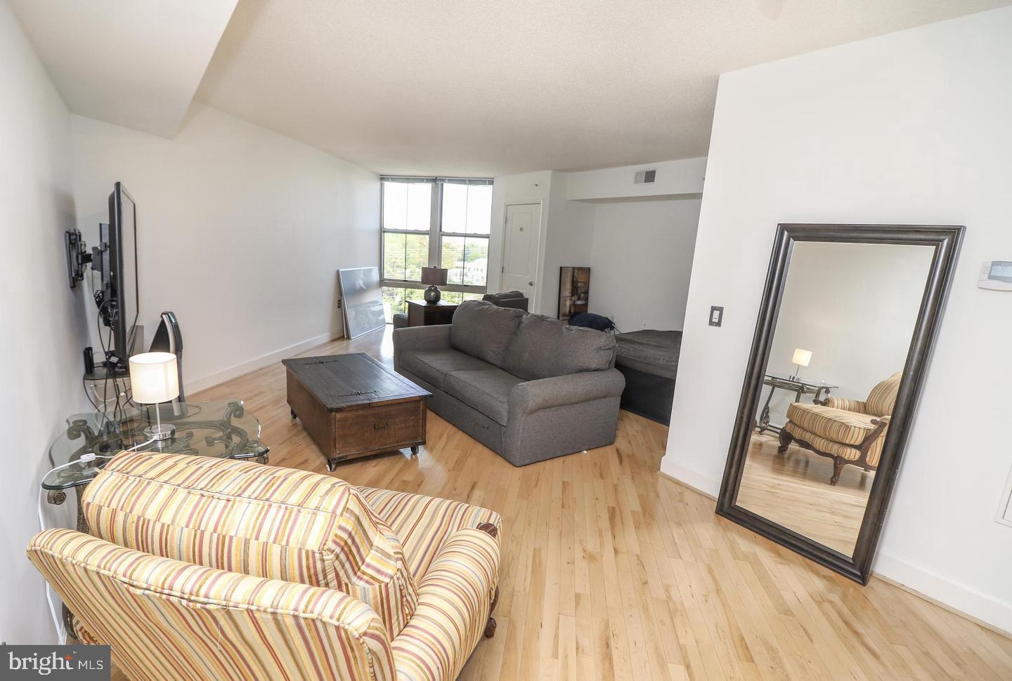 CARLTON HOUSE - Residential Lease