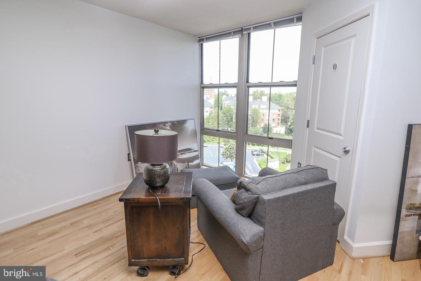 CARLTON HOUSE - Residential Lease