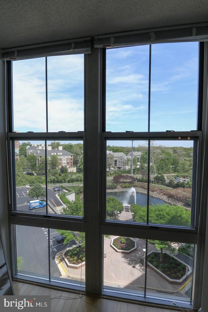 CARLTON HOUSE - Residential Lease