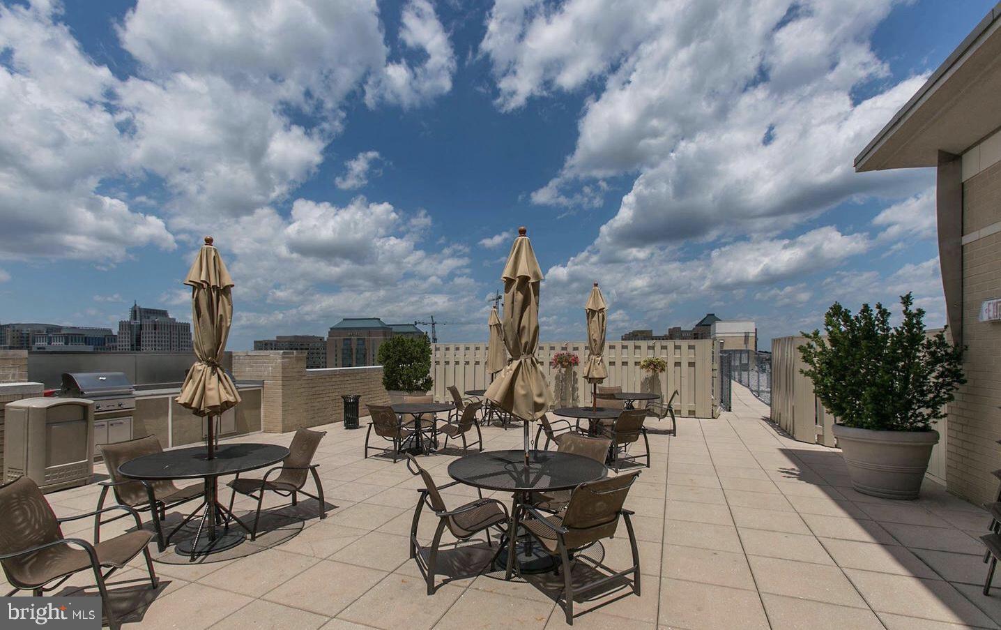 CARLTON HOUSE - Residential Lease