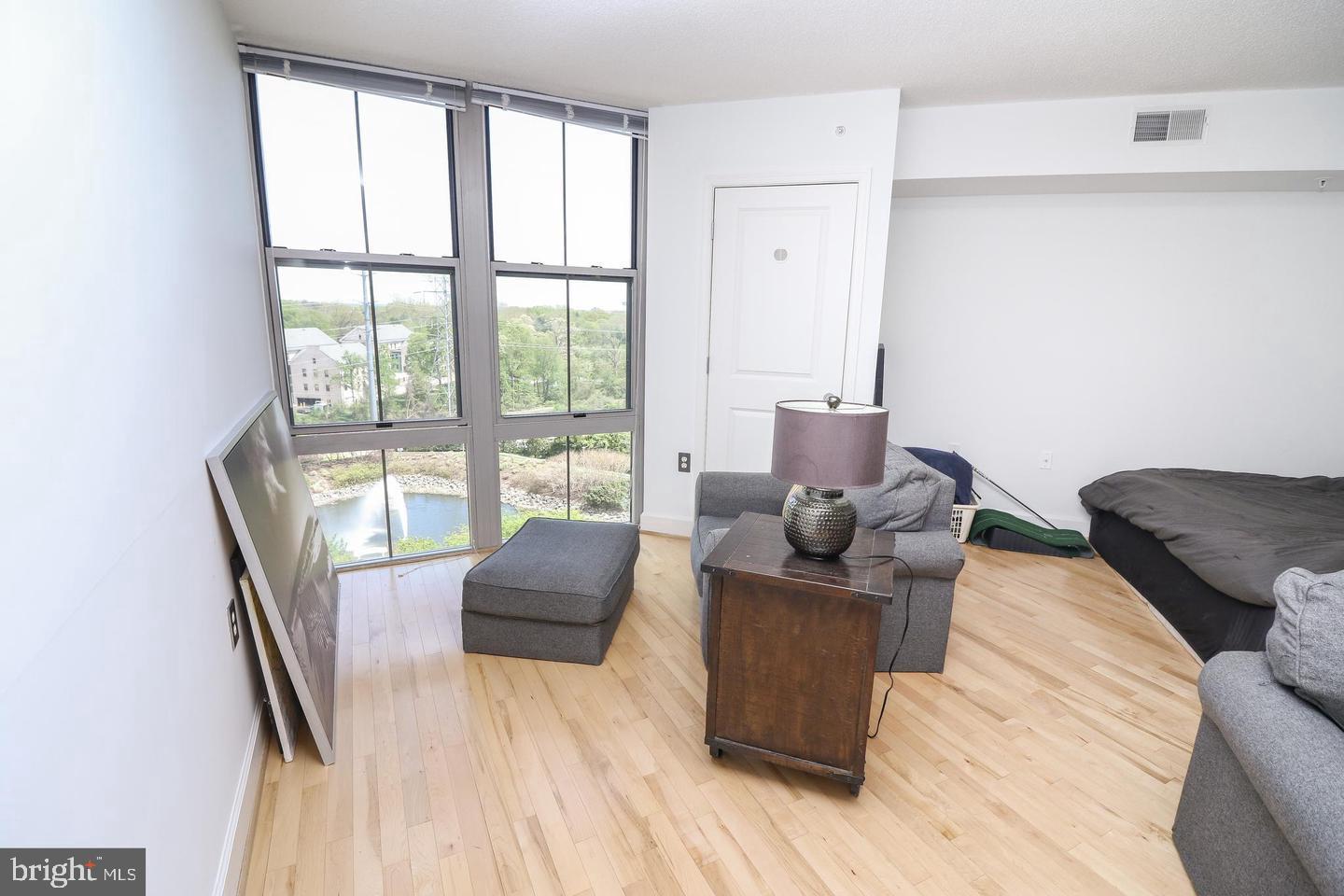 CARLTON HOUSE - Residential Lease