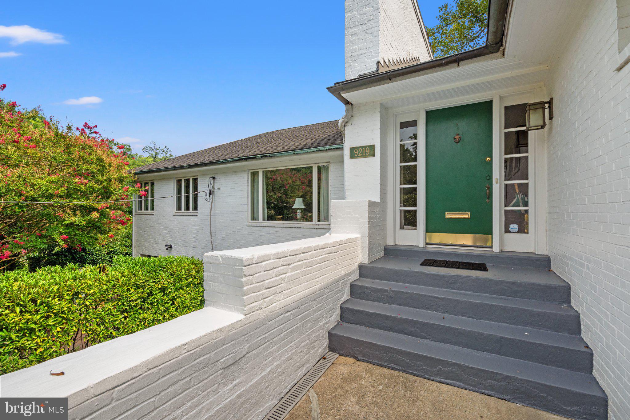 9219 LEVELLE DRIVE