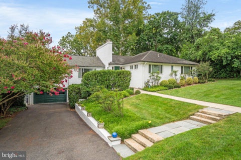 Photo of 9219 Levelle Drive, CHEVY CHASE, MD 20815 (MLS # MDMC2253468)