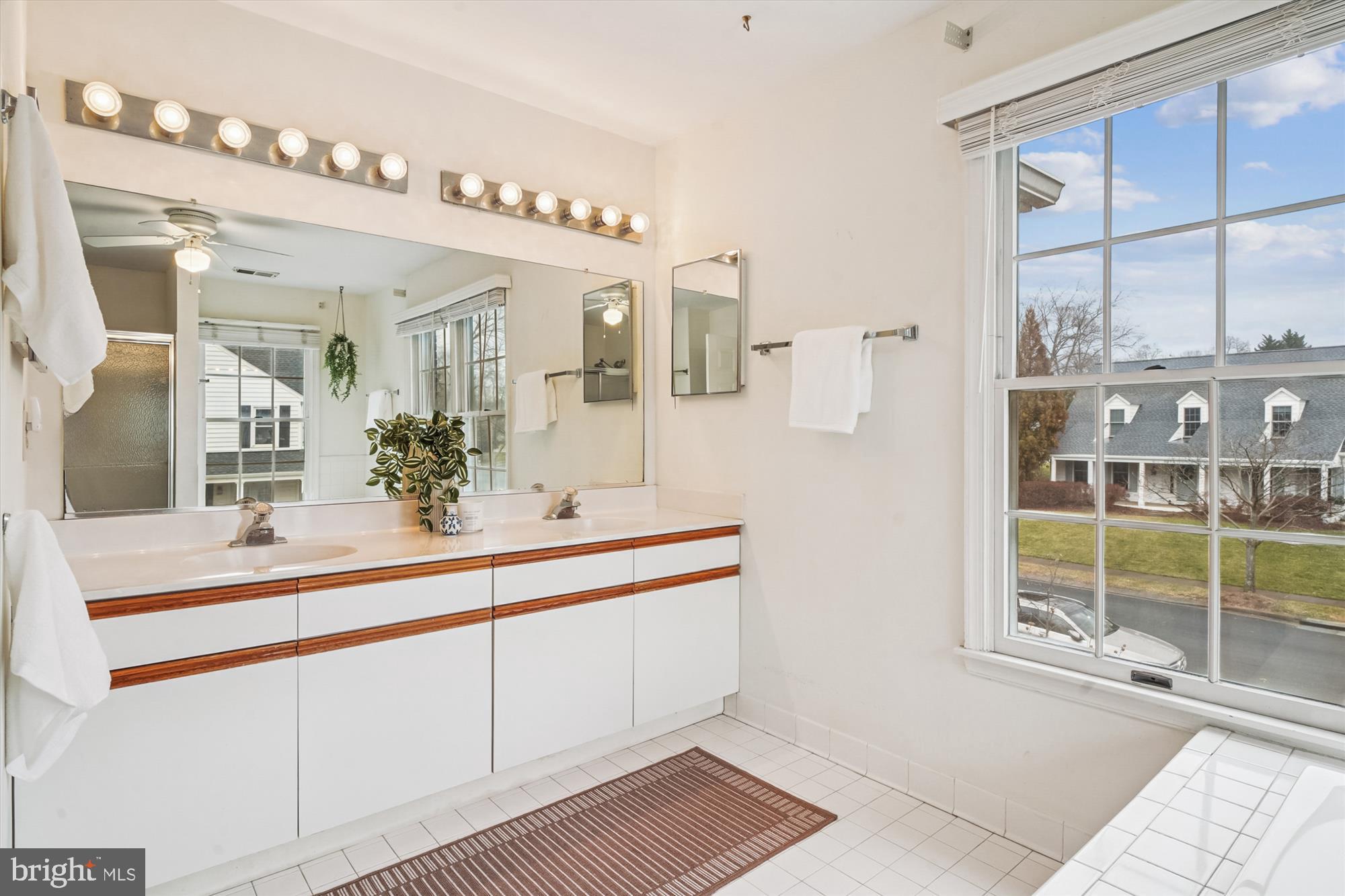 ANNAPOLIS COVE - Residential