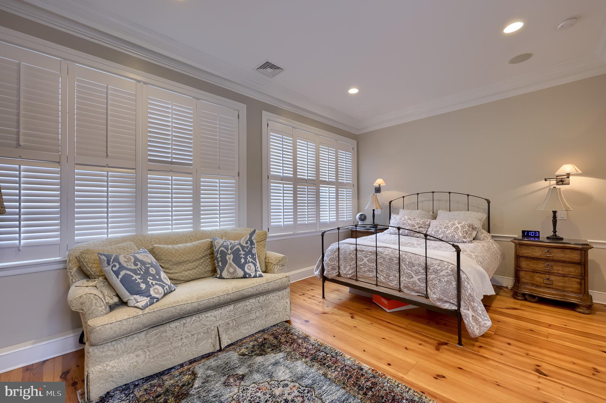 CENTRAL BUSINESS DISTRICT - Commercial Sale