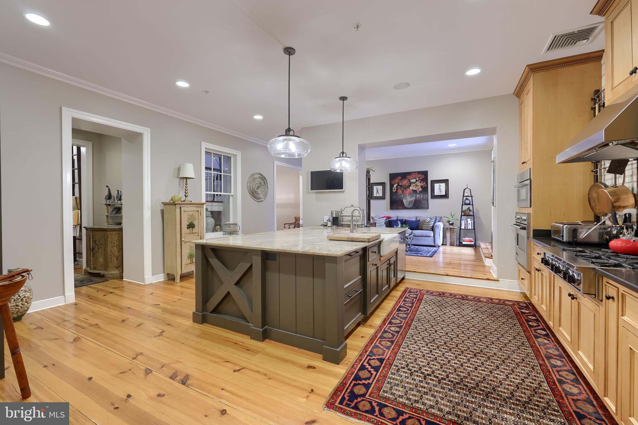 CENTRAL BUSINESS DISTRICT - Commercial Sale