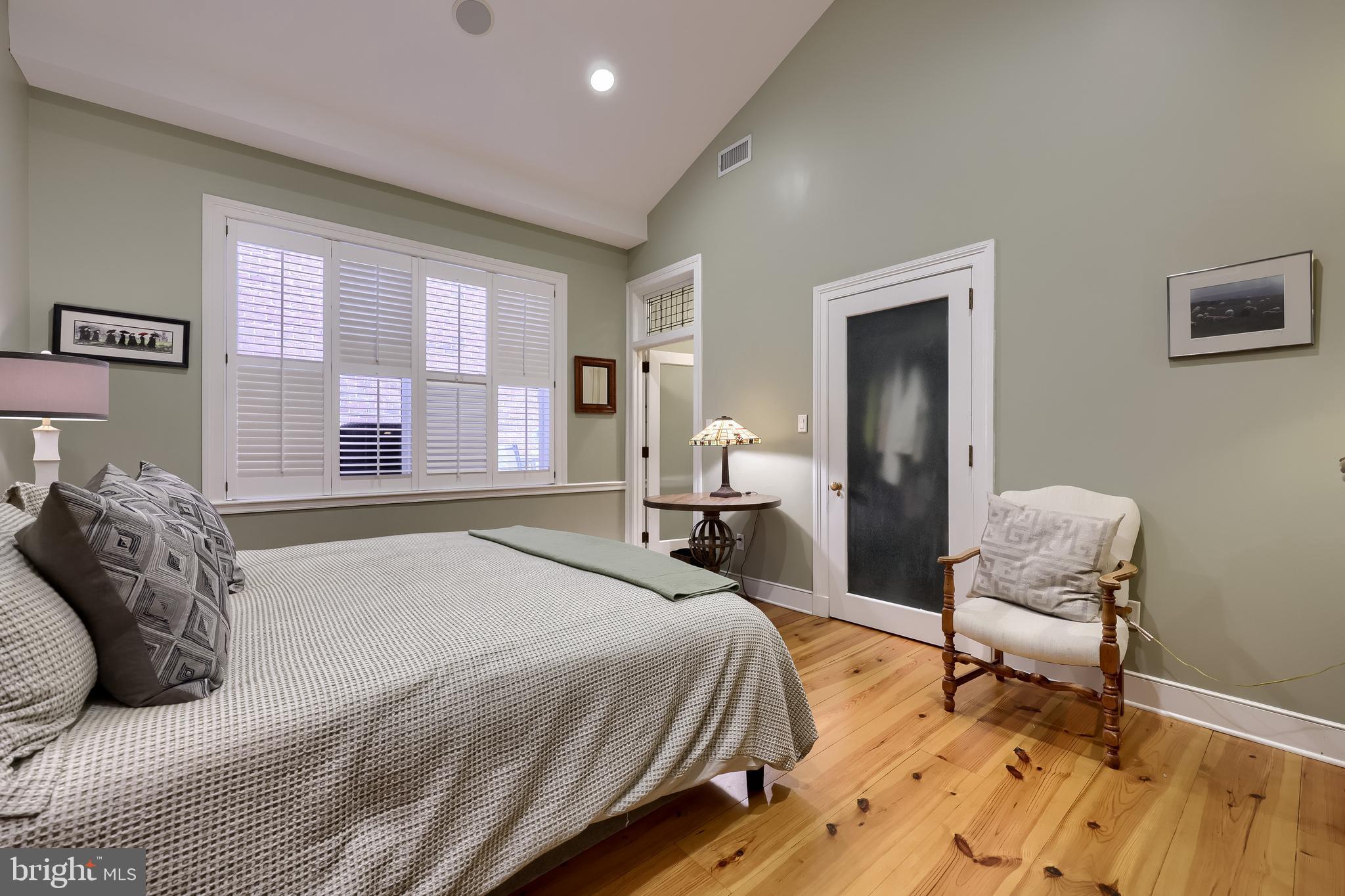 CENTRAL BUSINESS DISTRICT - Commercial Sale