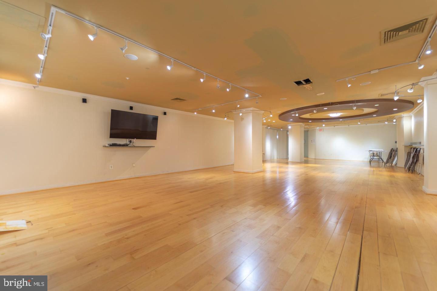 RENAISSANCE AT TYSONS - Residential