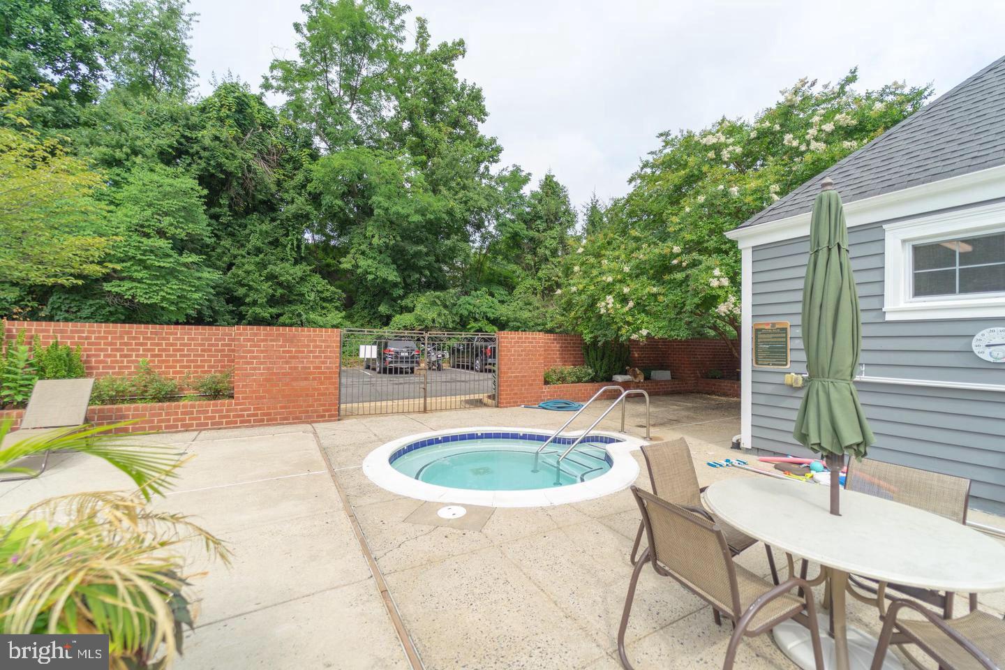 RENAISSANCE AT TYSONS - Residential