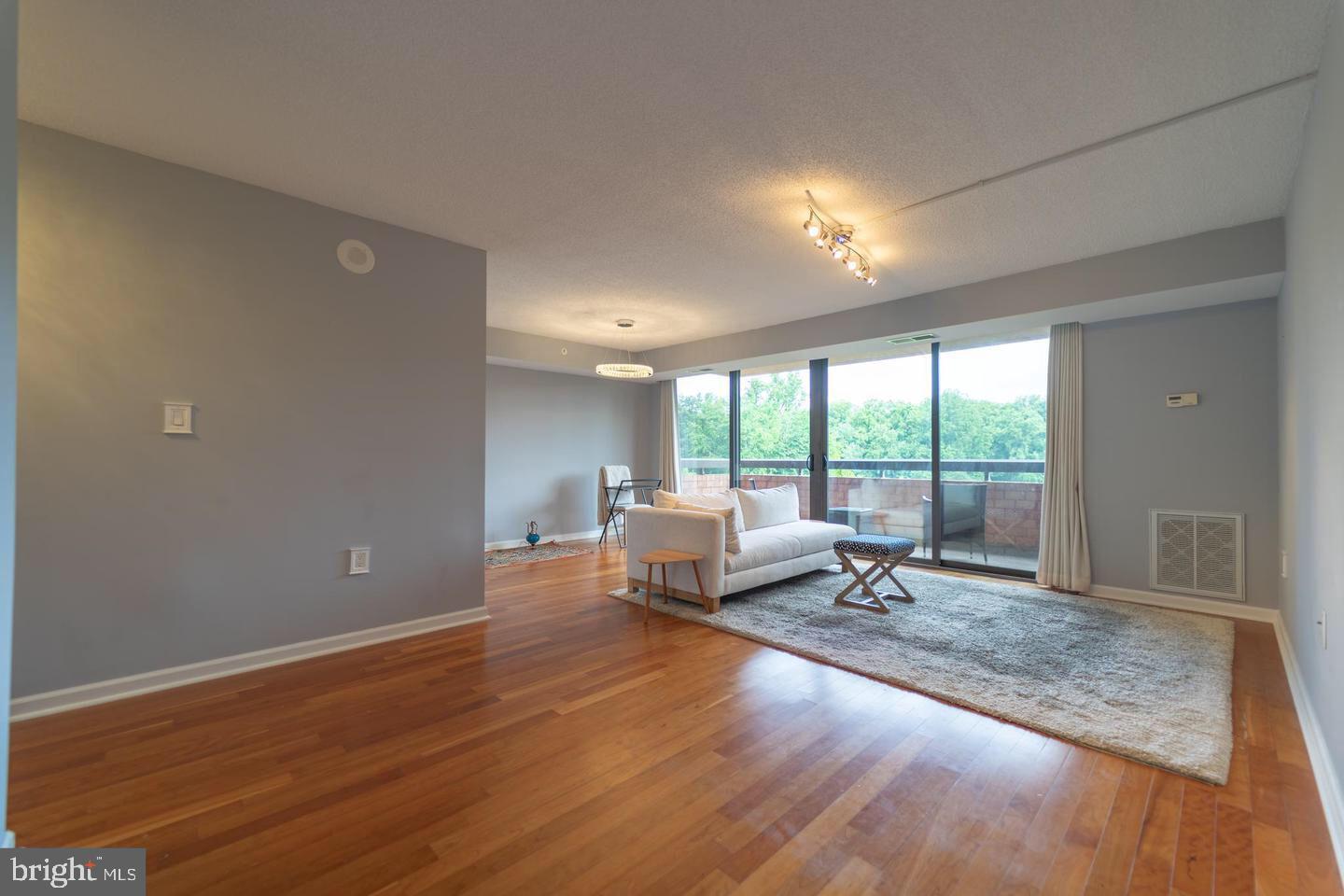 RENAISSANCE AT TYSONS - Residential