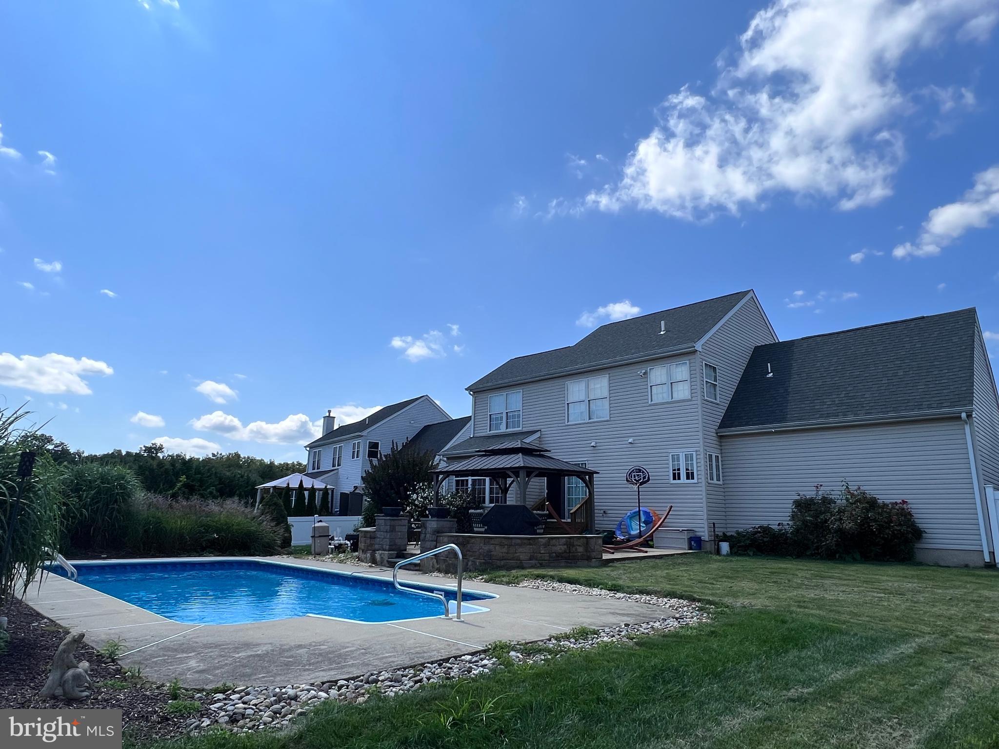 HUNTERS CROSSING - Residential