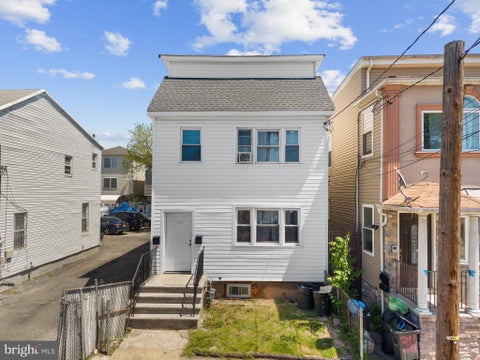 Multifamily For Sale - 313 Livingston Street<br/> ELIZABETHPORT, NJ 07206