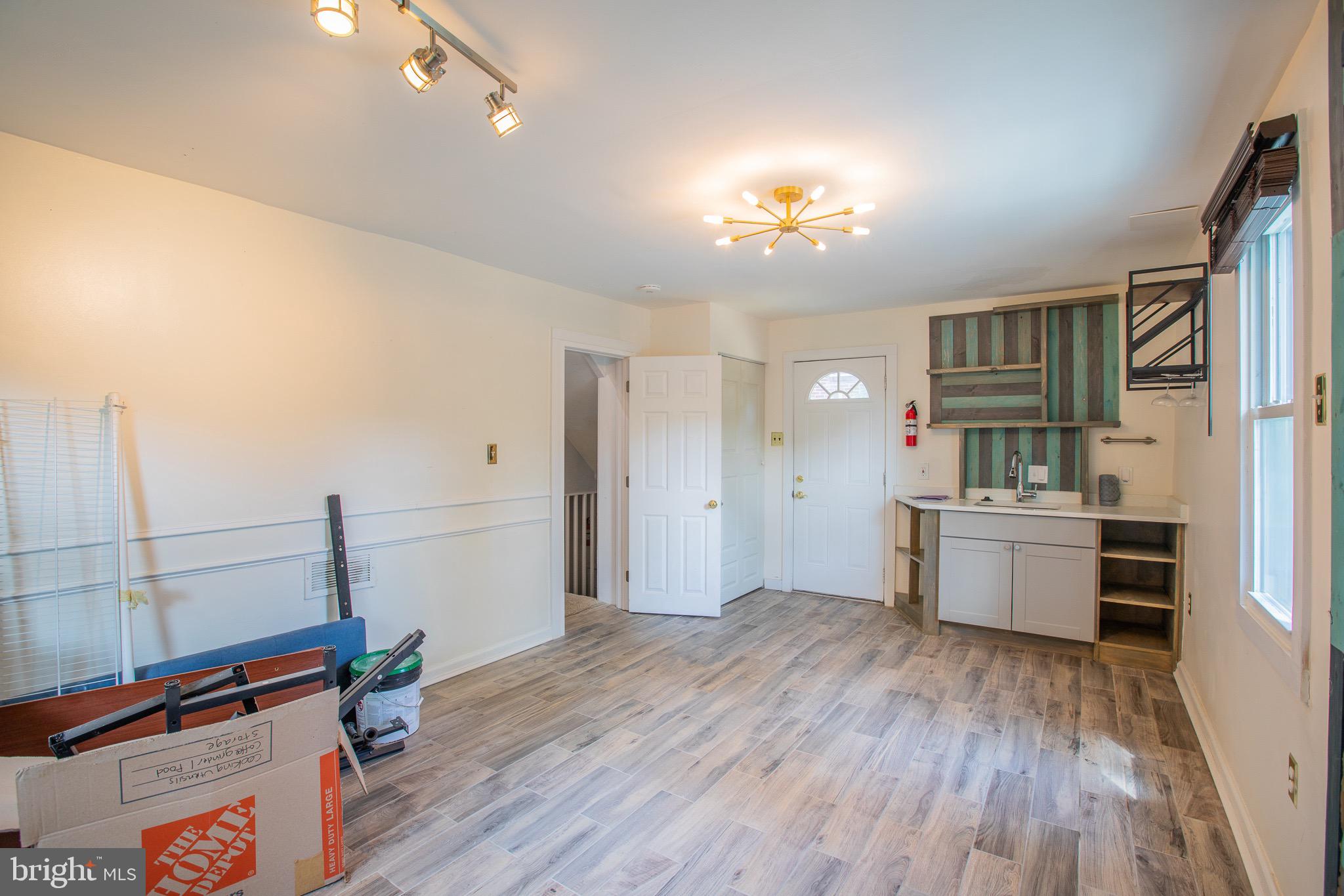 COLLEGE PARK - Residential Lease