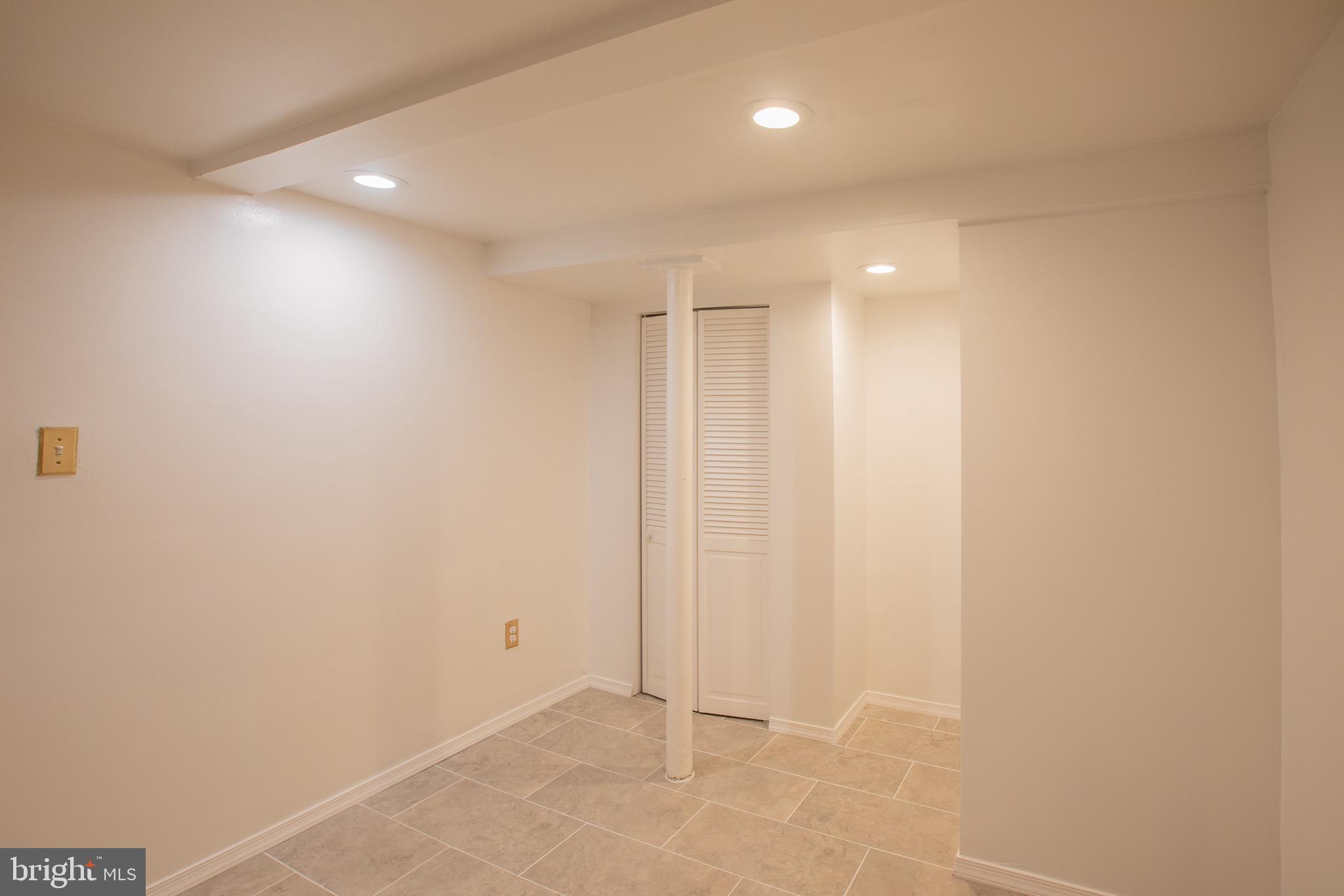 COLLEGE PARK - Residential Lease