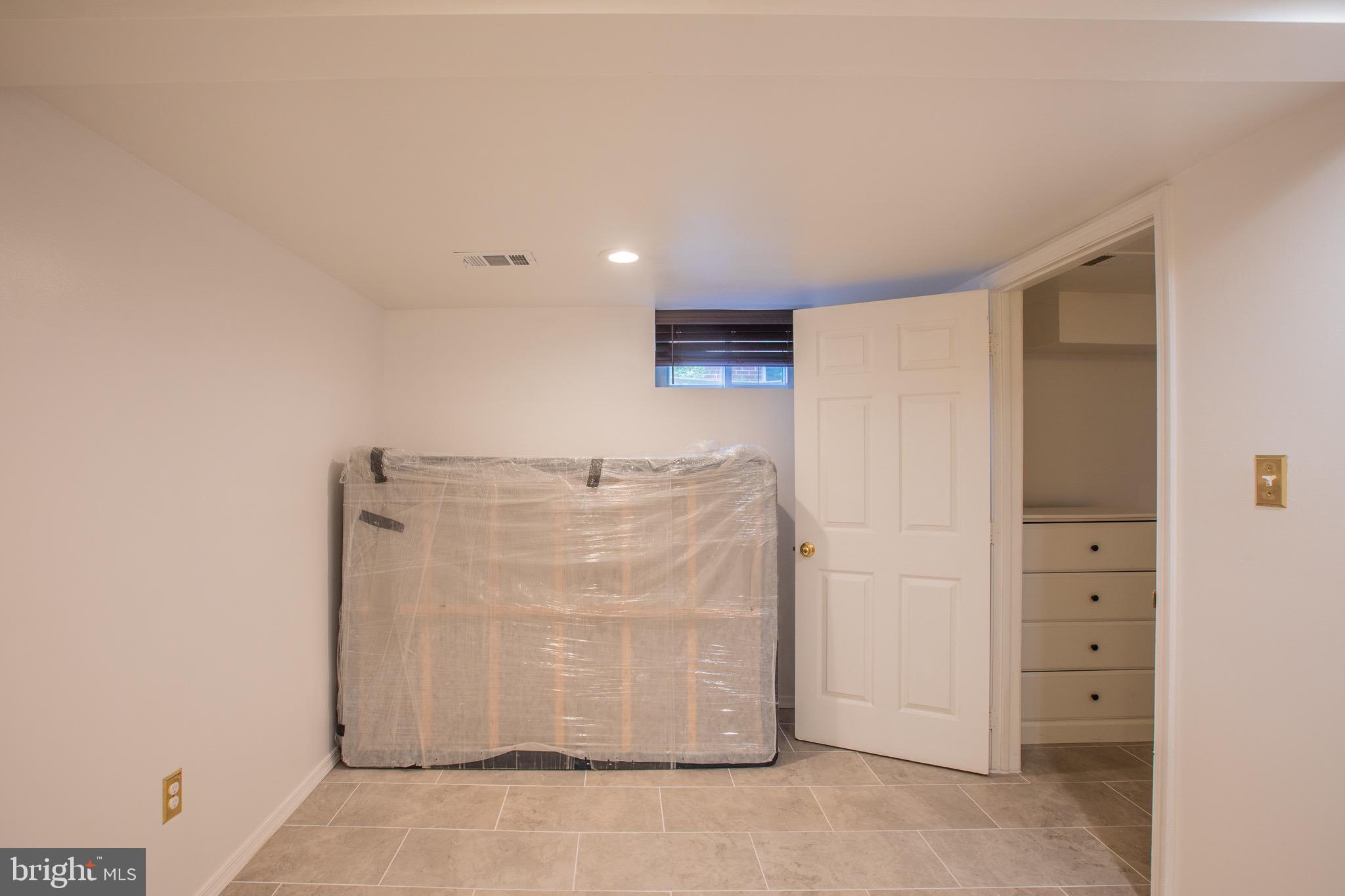 COLLEGE PARK - Residential Lease