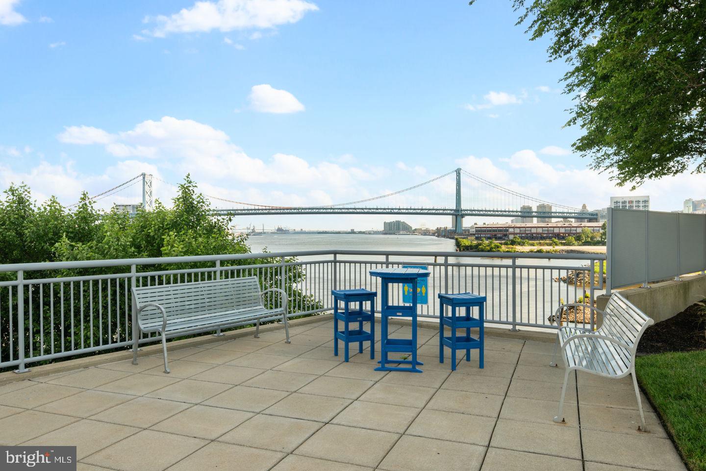 WATERFRONT SQUARE - Residential