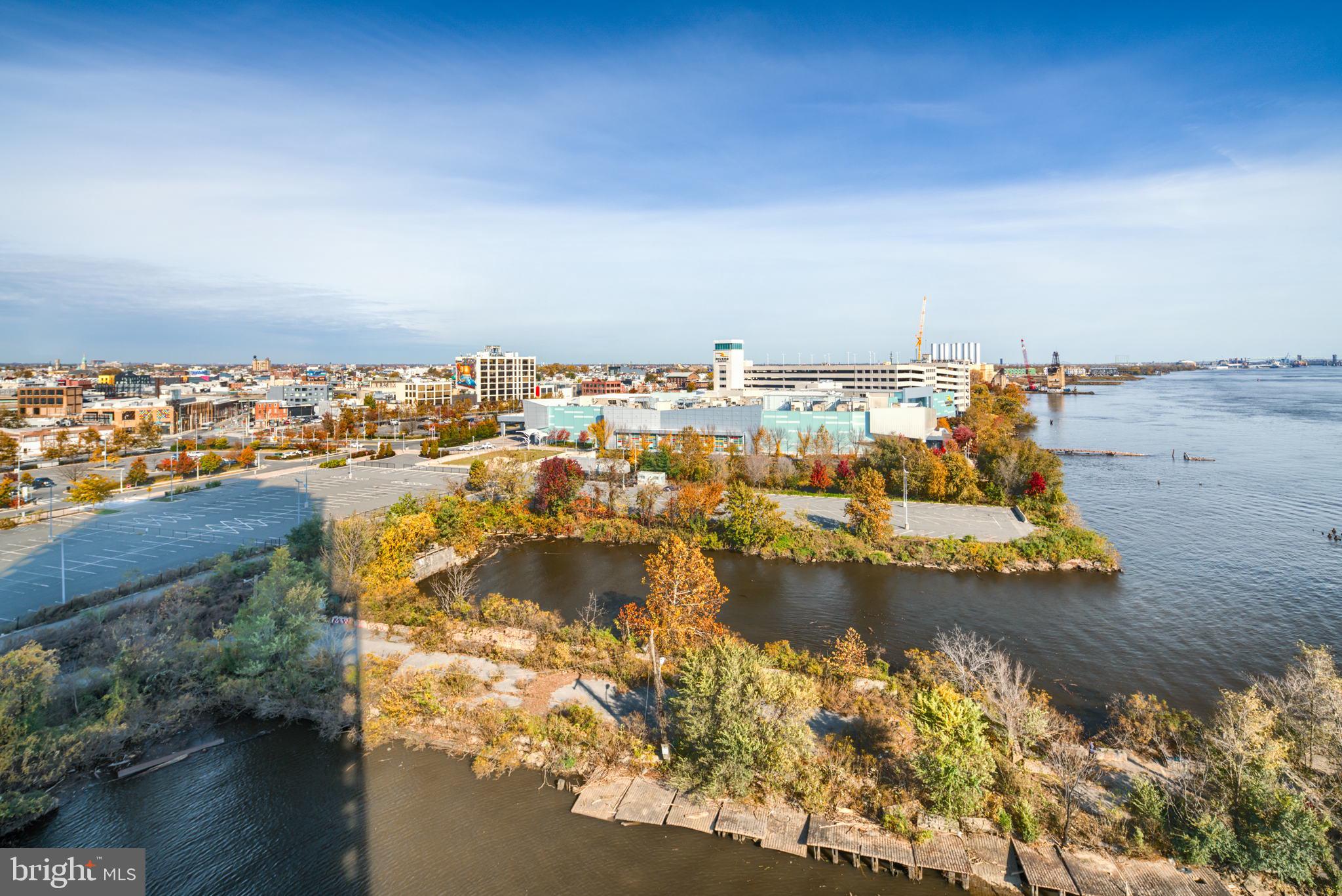 WATERFRONT SQUARE - Residential