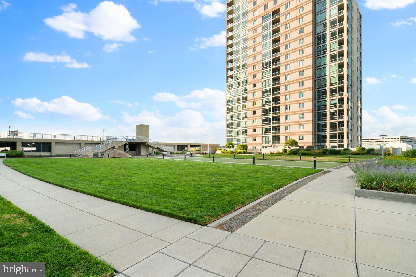 WATERFRONT SQUARE - Residential