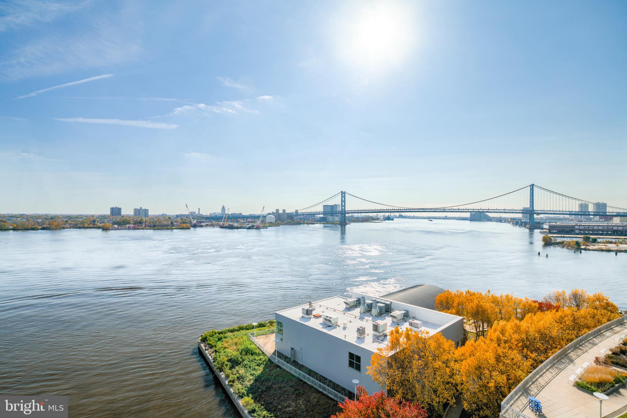 WATERFRONT SQUARE - Residential