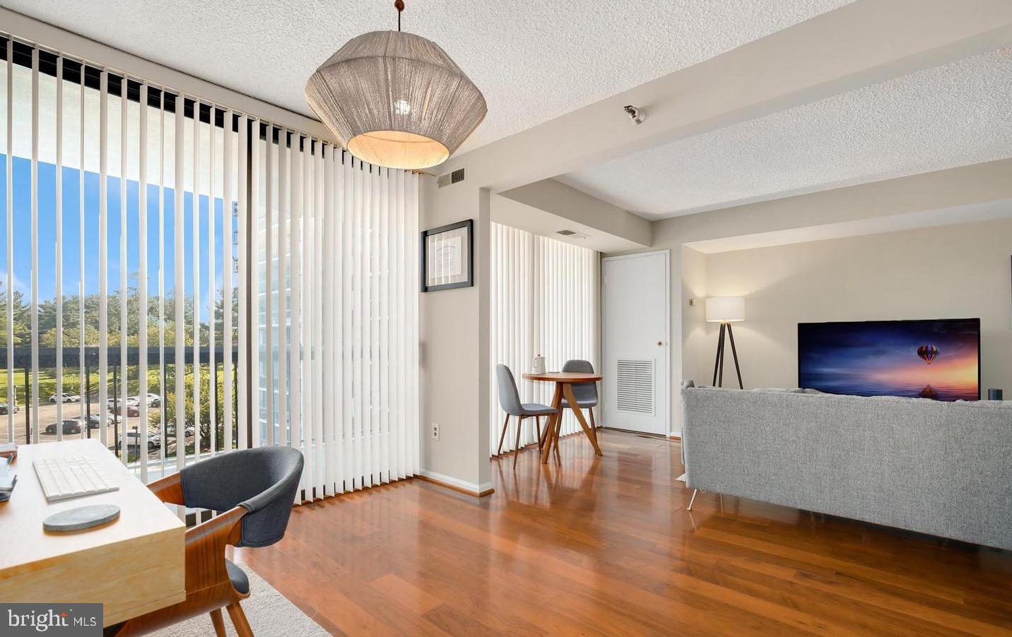 CHELSEA TOWERS - Residential