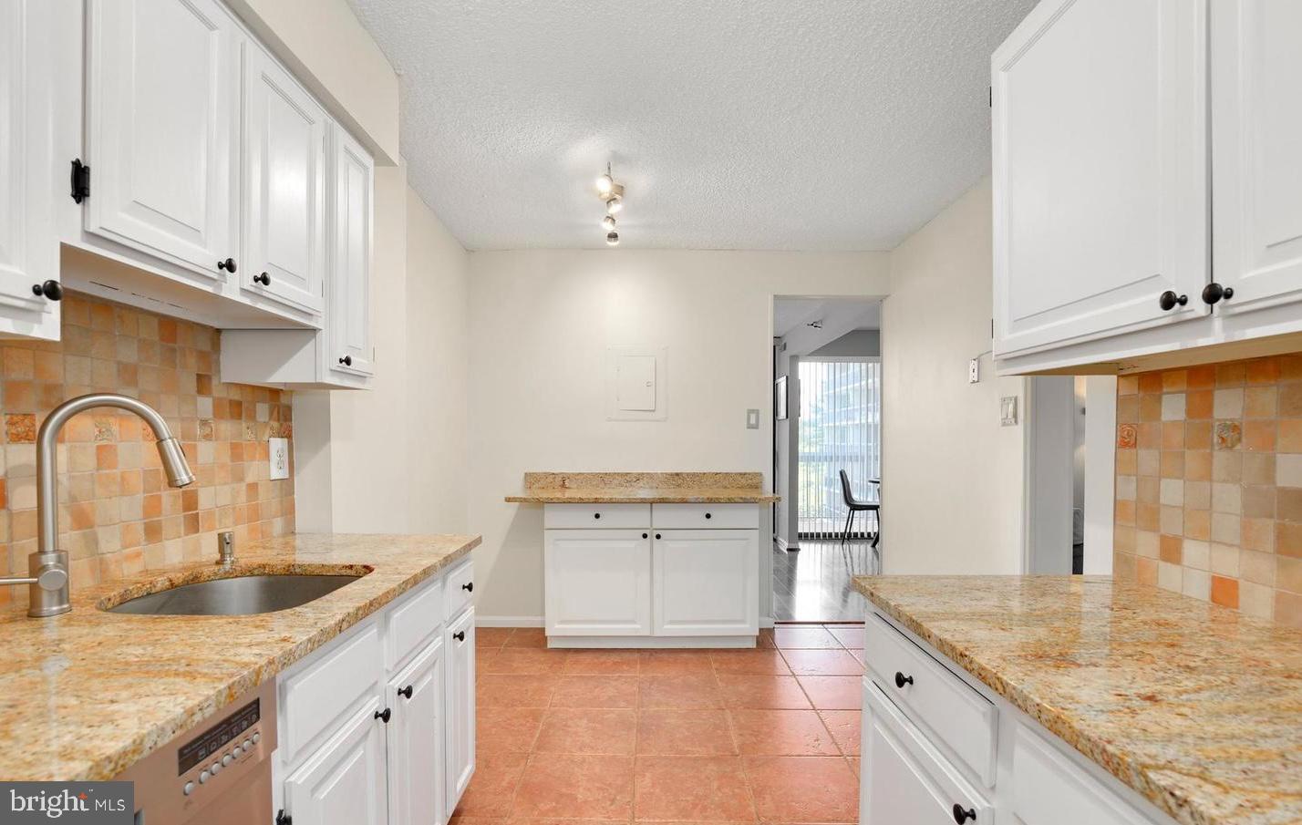 CHELSEA TOWERS - Residential